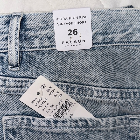 NWT PacSun Women’s Ultra High Rise denim shorts S:26 - Picture 3 of 3